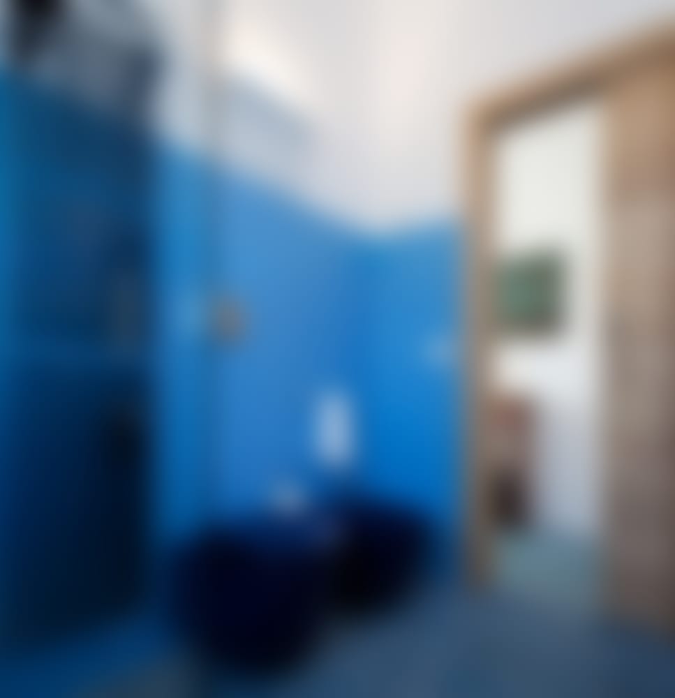 The main bedroom's bathroom seen from another angle.